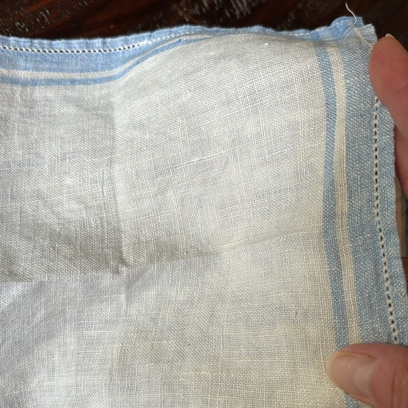 Set of 4 Vintage Napkins-White/Blue Embroidery Detail-Nubby Cotton - Picture 10 of 13